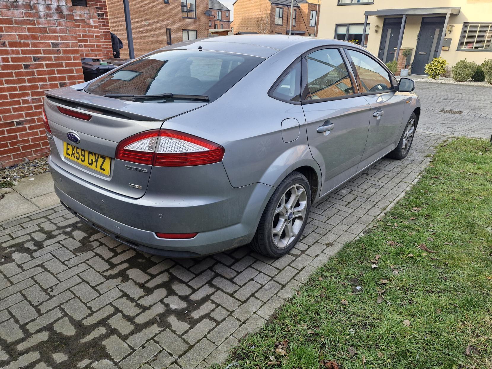 Ford Mondeo 2.0 TDCi Zetec Hatchback 5dr Diesel Manual (154 g/km, 138 bhp)