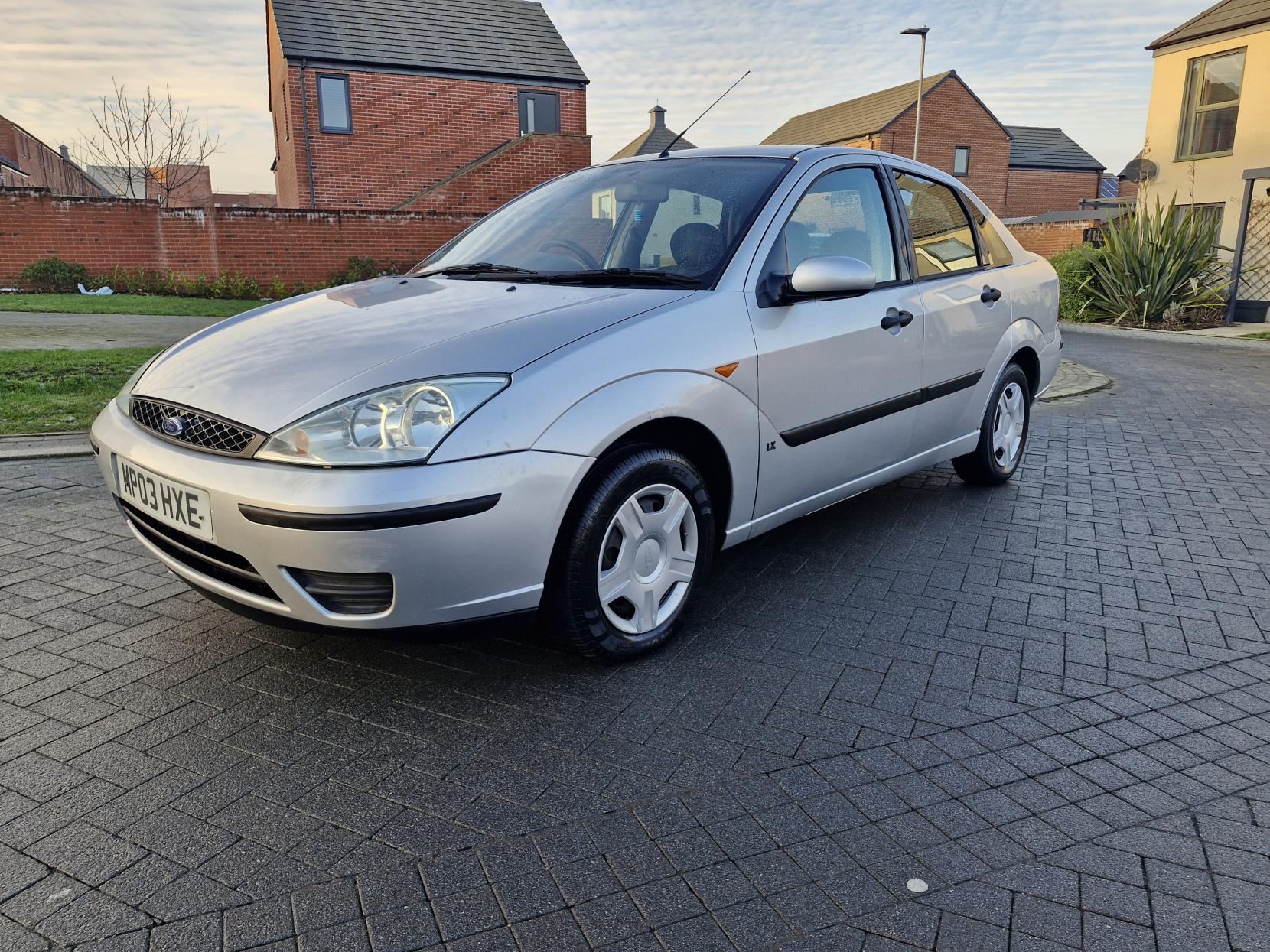 Ford Focus 1.4i 16v LX Hatchback 3dr Petrol Manual (158 g/km, 74 bhp)