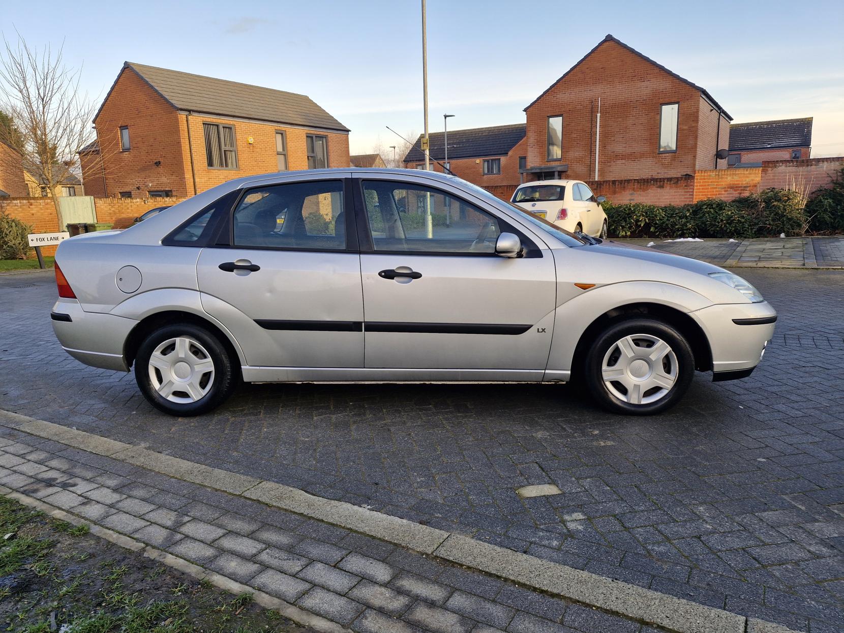 Ford Focus 1.4i 16v LX Hatchback 3dr Petrol Manual (158 g/km, 74 bhp)