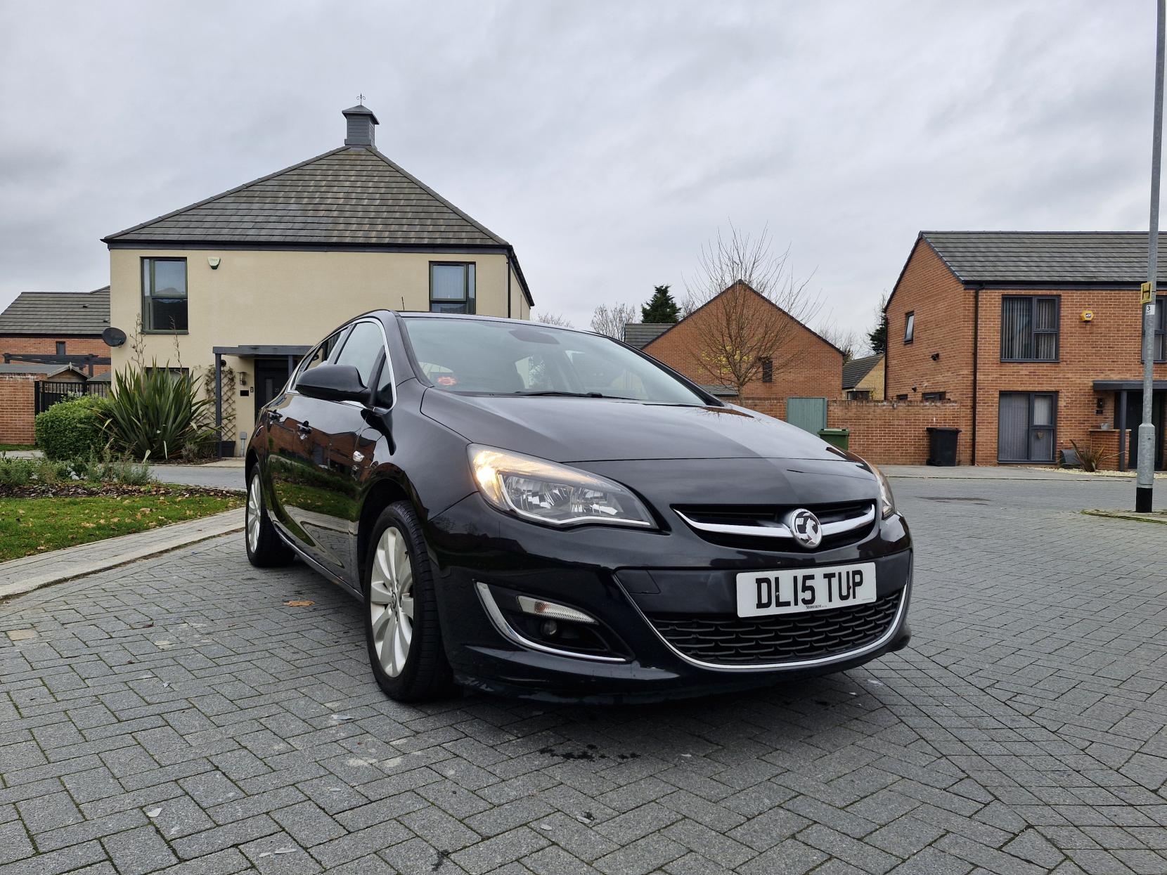 Vauxhall Astra 1.6i Elite Hatchback 5dr Petrol Manual Euro 6 (115 ps)