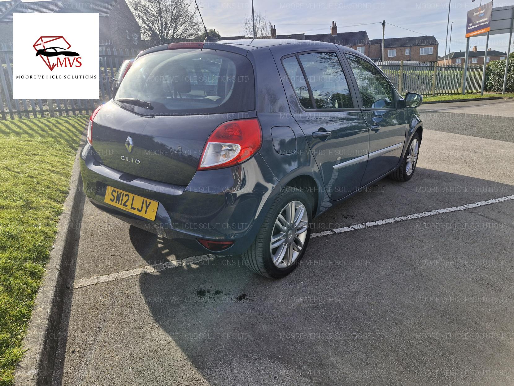 Renault Clio 1.2 Dynamique TomTom Hatchback 5dr Petrol Manual Euro 5 (75 ps)