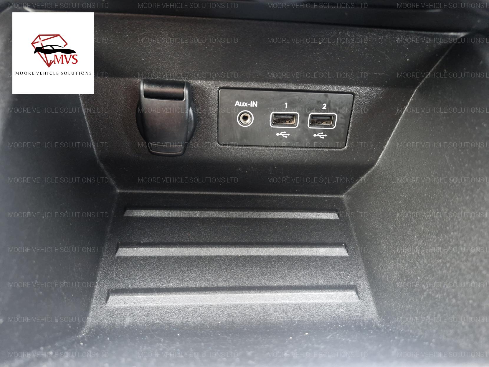 Renault Clio 1.0 SCe Iconic Hatchback 5dr Petrol Manual Euro 6 (s/s) (75 ps)