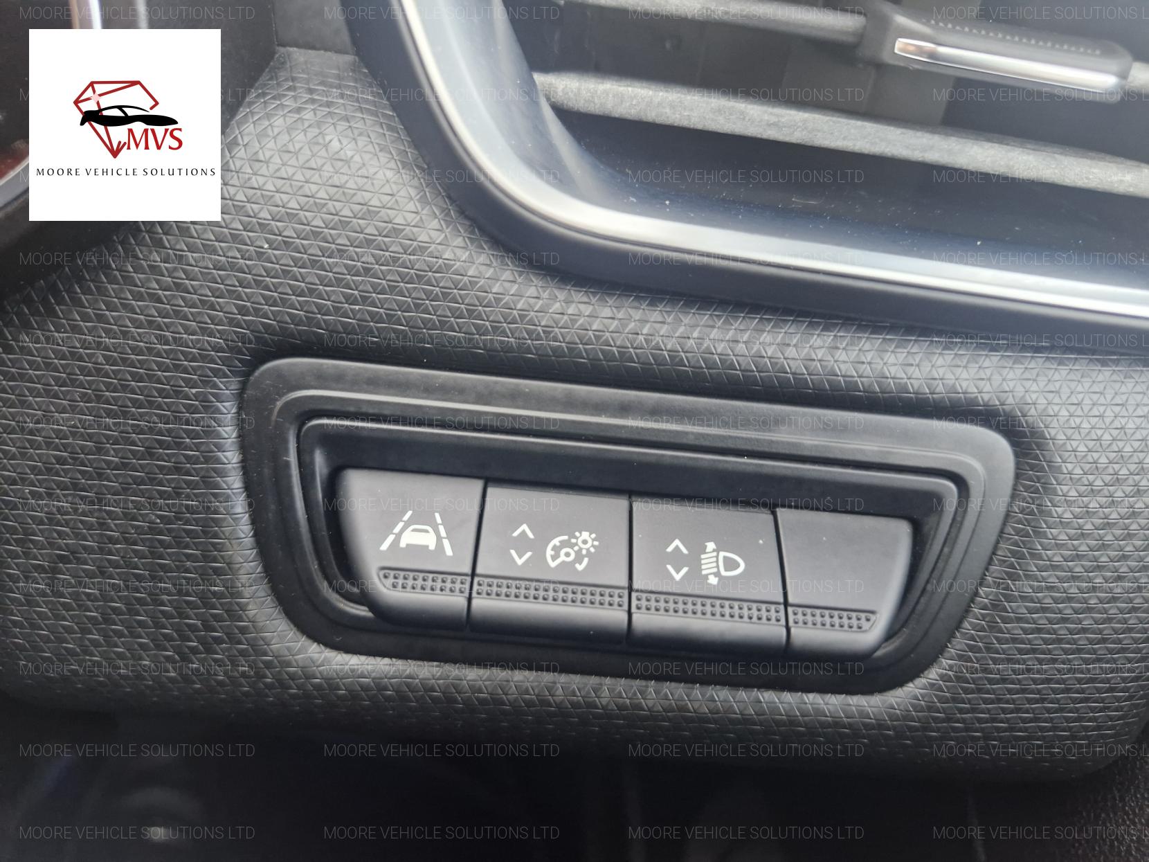 Renault Clio 1.0 SCe Iconic Hatchback 5dr Petrol Manual Euro 6 (s/s) (75 ps)