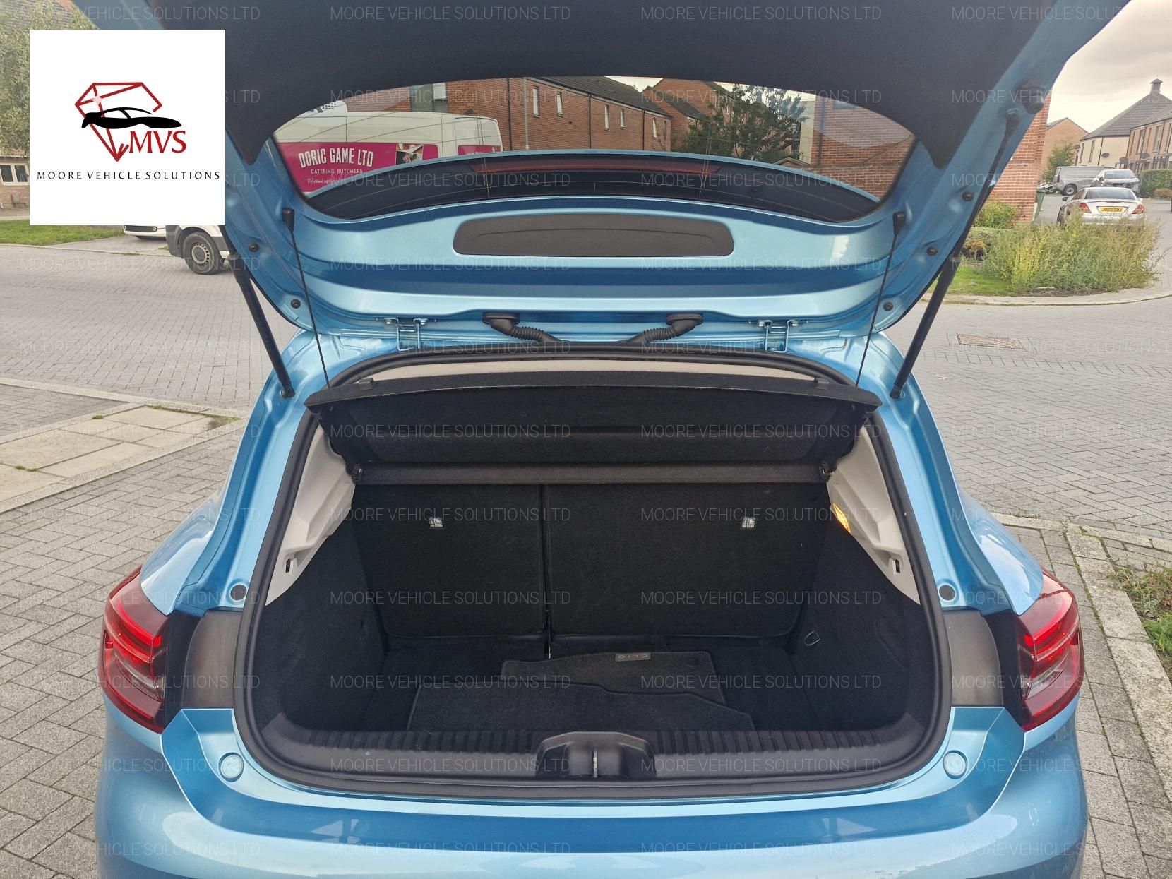 Renault Clio 1.0 SCe Iconic Hatchback 5dr Petrol Manual Euro 6 (s/s) (75 ps)