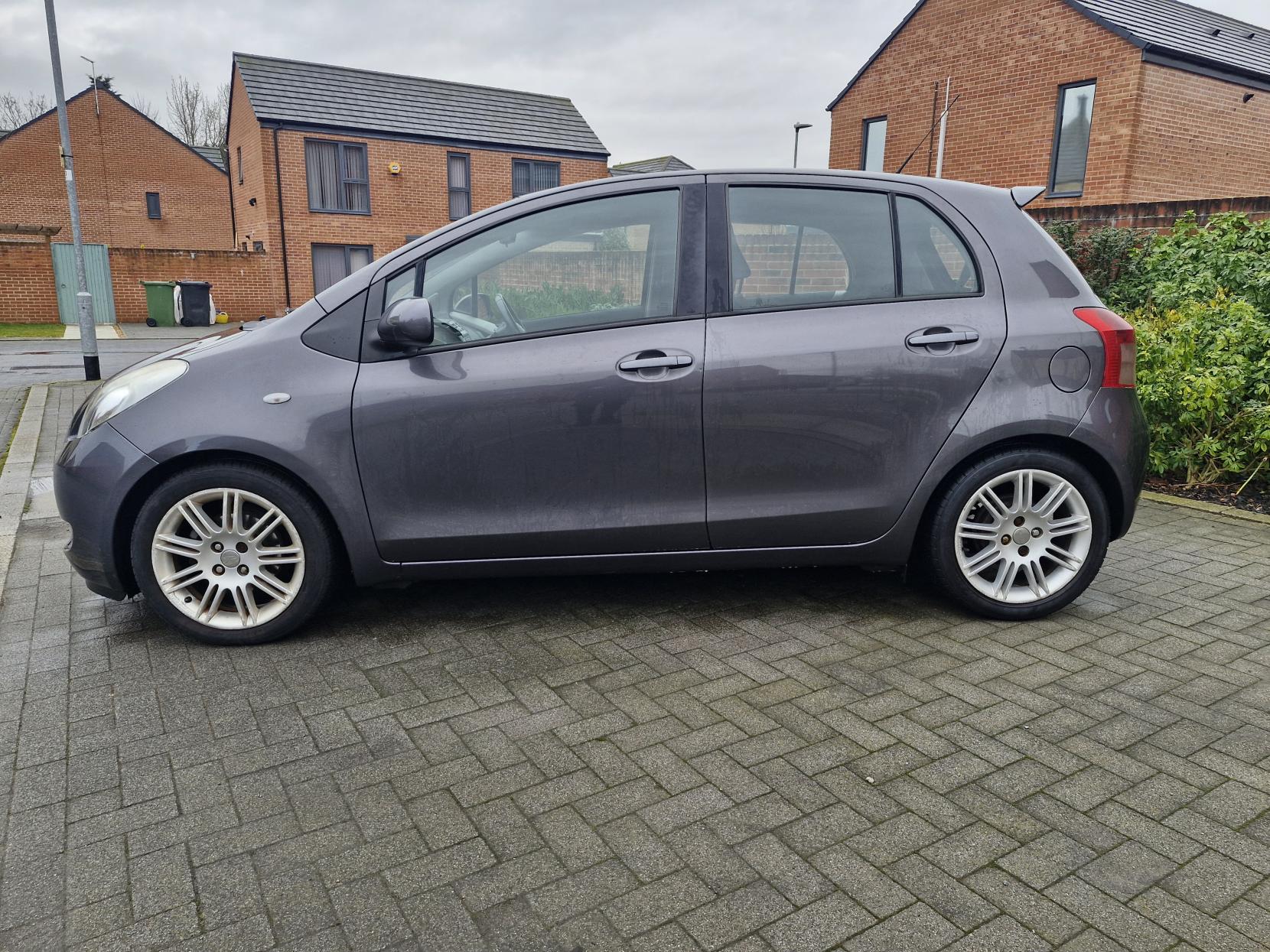 Toyota Yaris 1.3 VVT-i SR Hatchback 5dr Petrol Manual (141 g/km, 87 bhp)